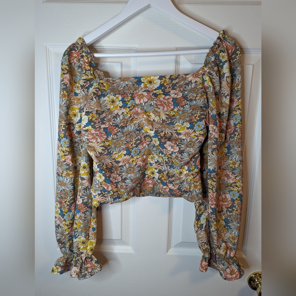 Entro floral grey yellow blue & pink crop top size Large Cottagecore